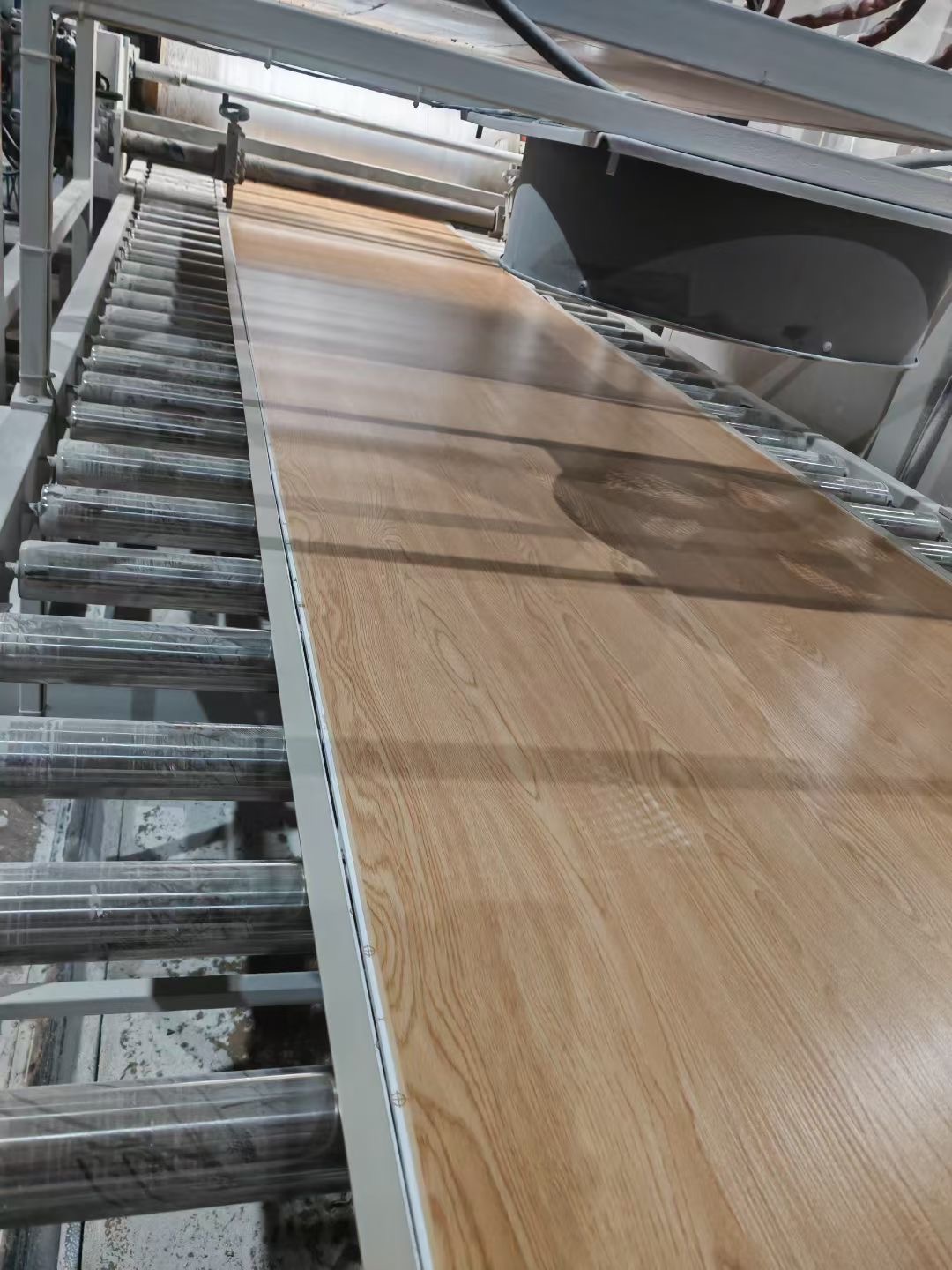 How to select a reliable supplier to support your selling of vinyl flooring